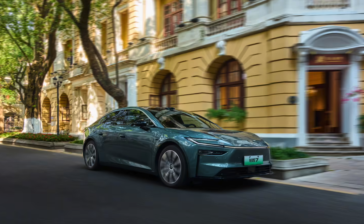 广汽丰田铂智7确认3月上市 30万级纯电轿车配齐“豪华五大件”